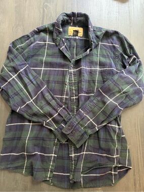 Casual Plaid Button-Down Shirt in Green & Navy